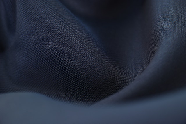 Detail na modrú utierku z jemného vlákna.jpg