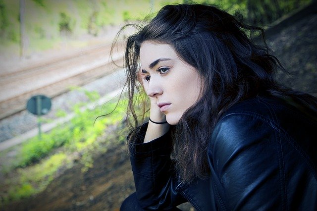 žena rozmýšľa.jpg
